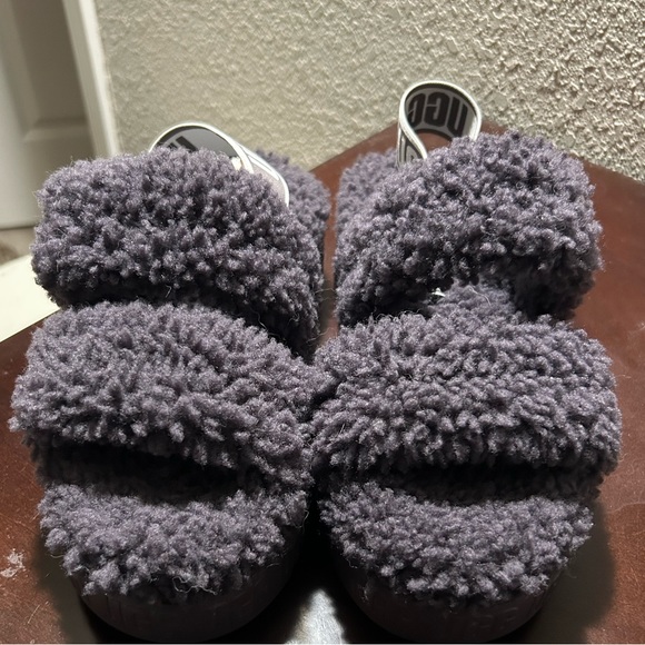 women’s ugg slides🖤 - Picture 2 of 2